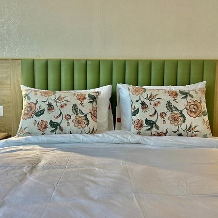 Hotel Limon & Banquet Sector 29, คูร์เคาน์ ภายนอก รูปภาพ