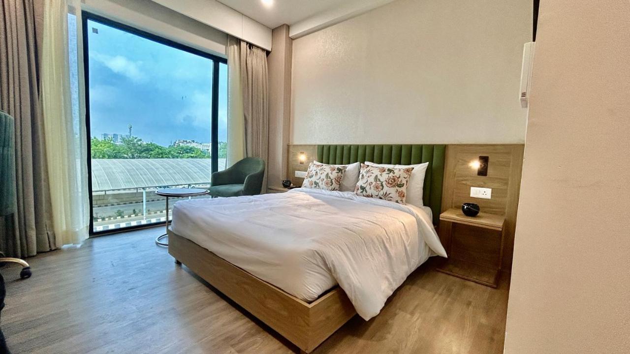 Hotel Limon & Banquet Sector 29, คูร์เคาน์ ภายนอก รูปภาพ