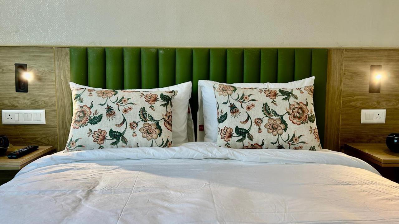 Hotel Limon & Banquet Sector 29, คูร์เคาน์ ภายนอก รูปภาพ