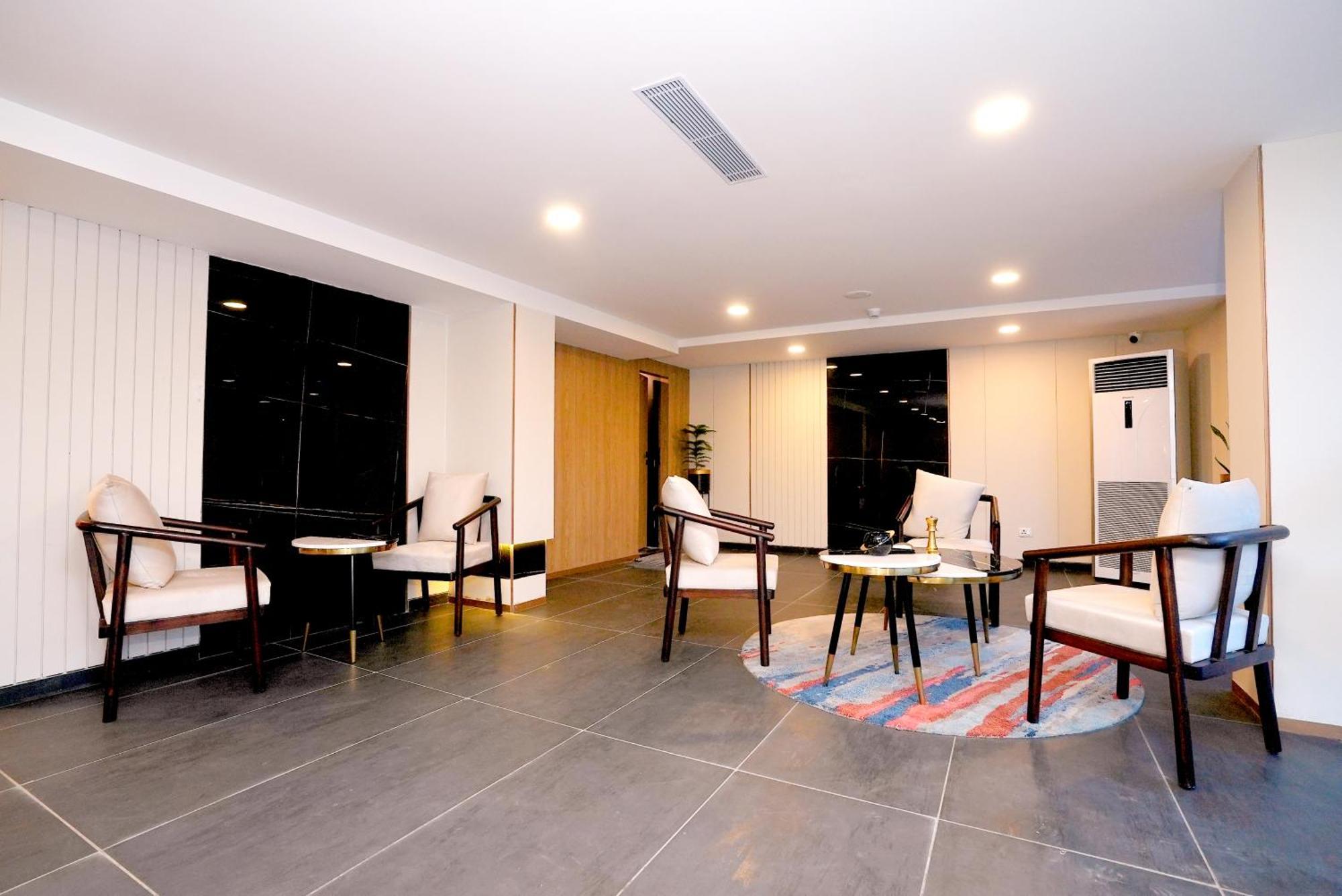 Hotel Limon & Banquet Sector 29, คูร์เคาน์ ภายนอก รูปภาพ