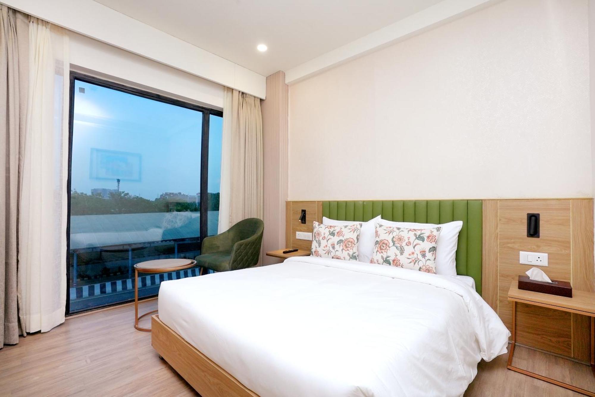 Hotel Limon & Banquet Sector 29, คูร์เคาน์ ภายนอก รูปภาพ
