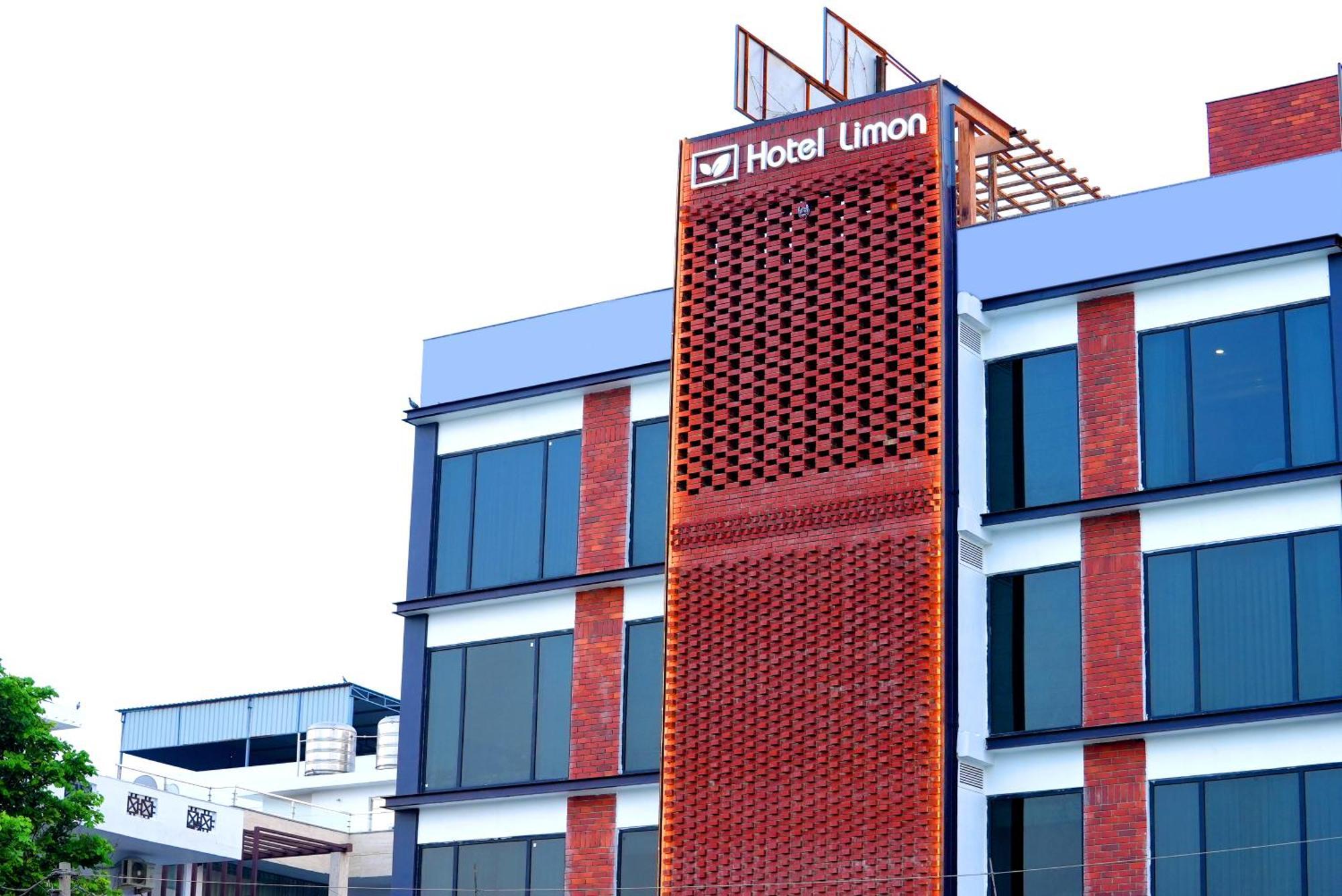 Hotel Limon & Banquet Sector 29, คูร์เคาน์ ภายนอก รูปภาพ