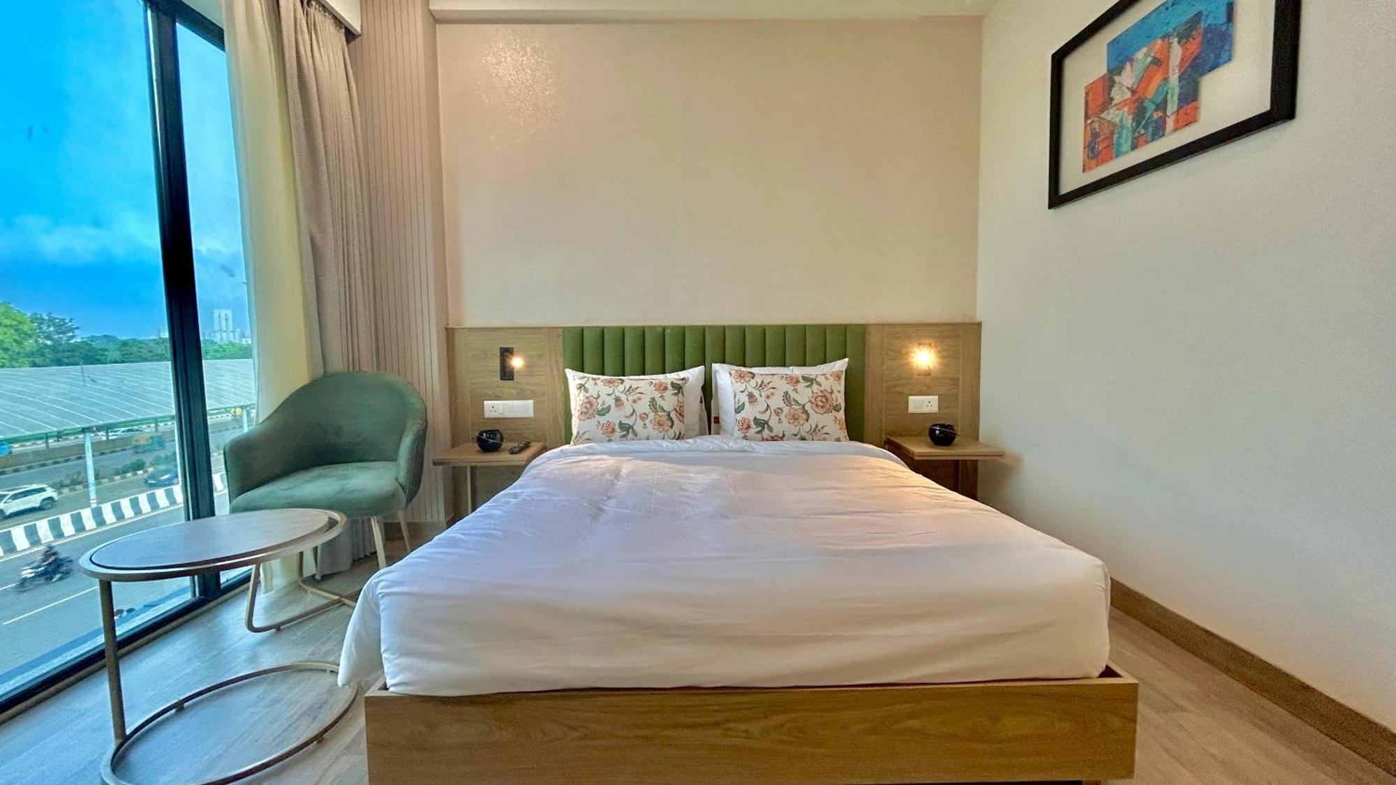 Hotel Limon & Banquet Sector 29, คูร์เคาน์ ภายนอก รูปภาพ