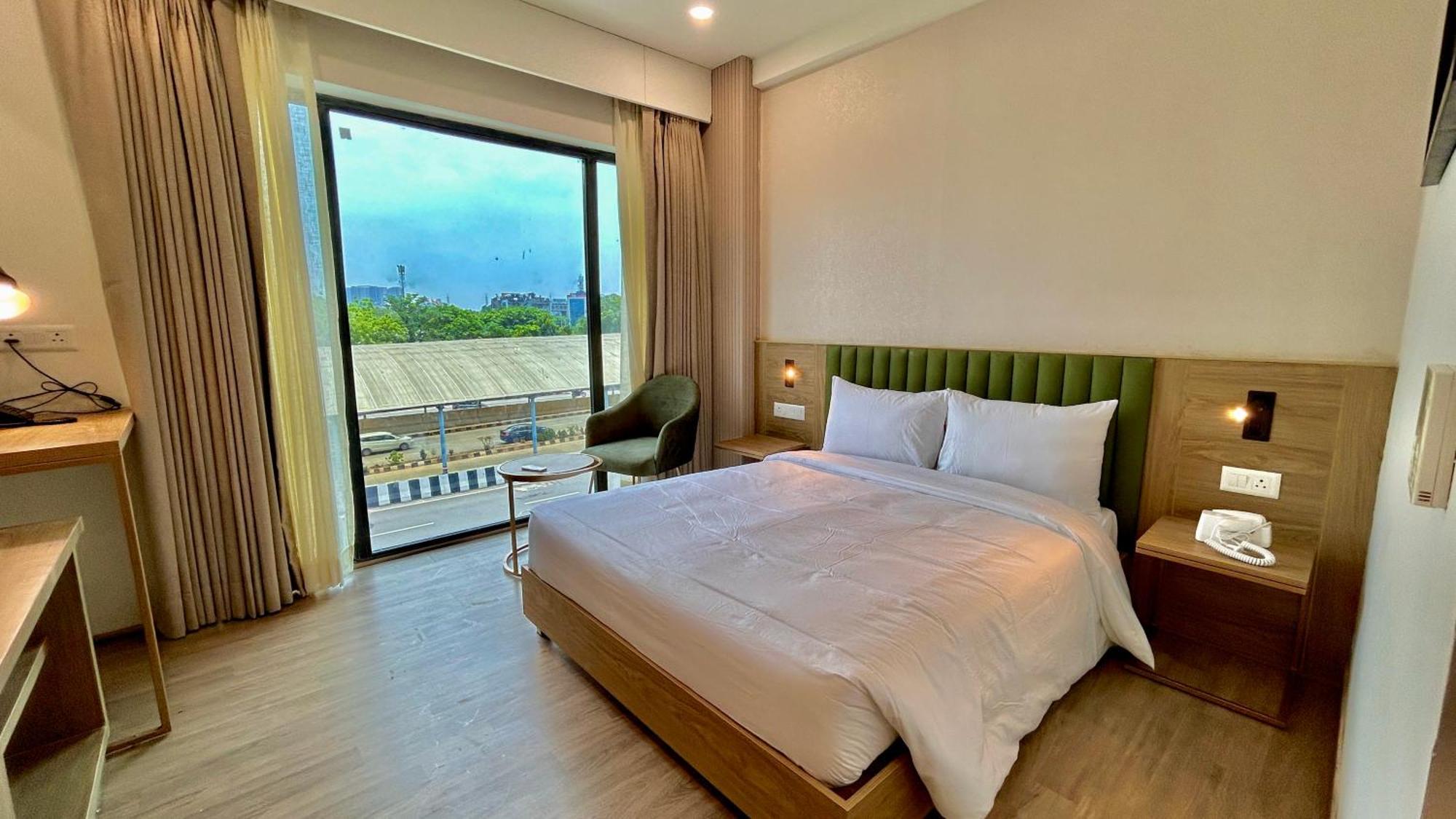 Hotel Limon & Banquet Sector 29, คูร์เคาน์ ภายนอก รูปภาพ