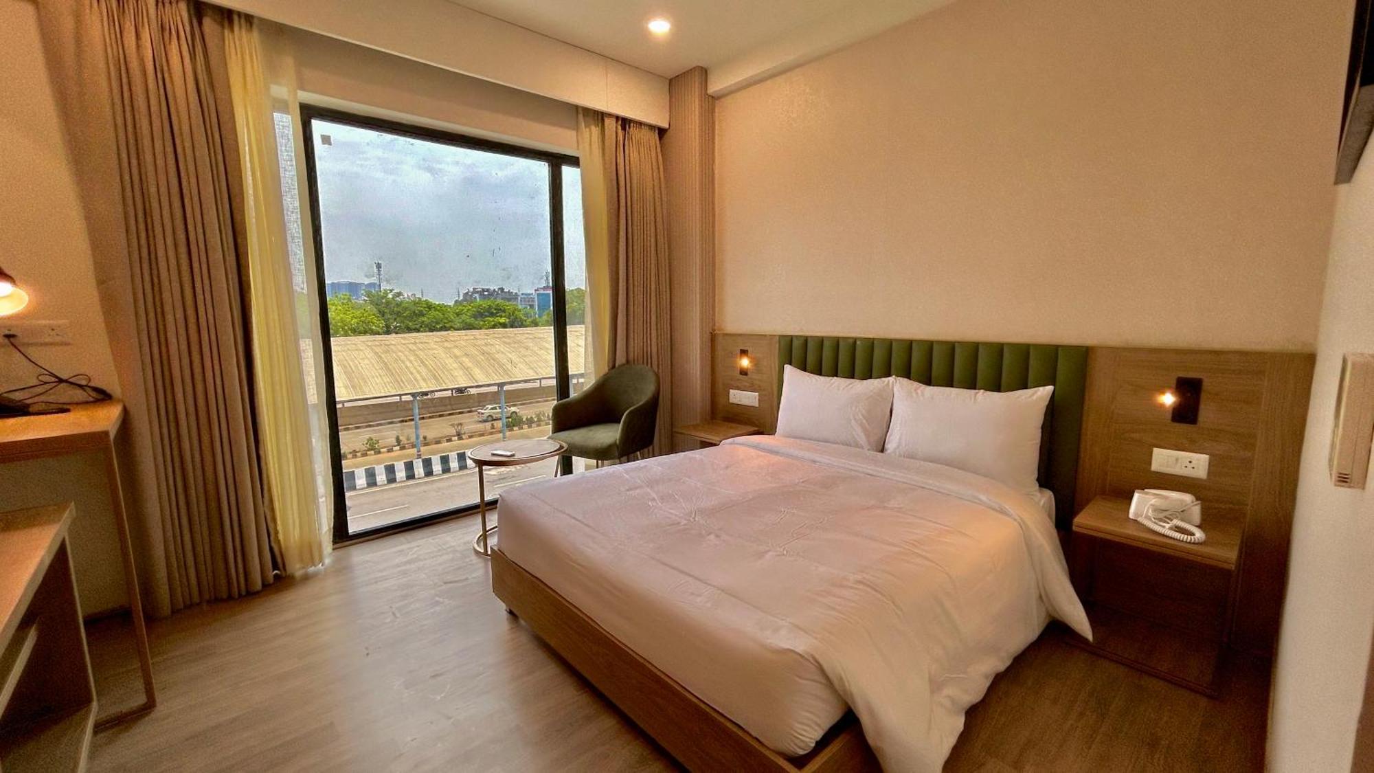 Hotel Limon & Banquet Sector 29, คูร์เคาน์ ภายนอก รูปภาพ