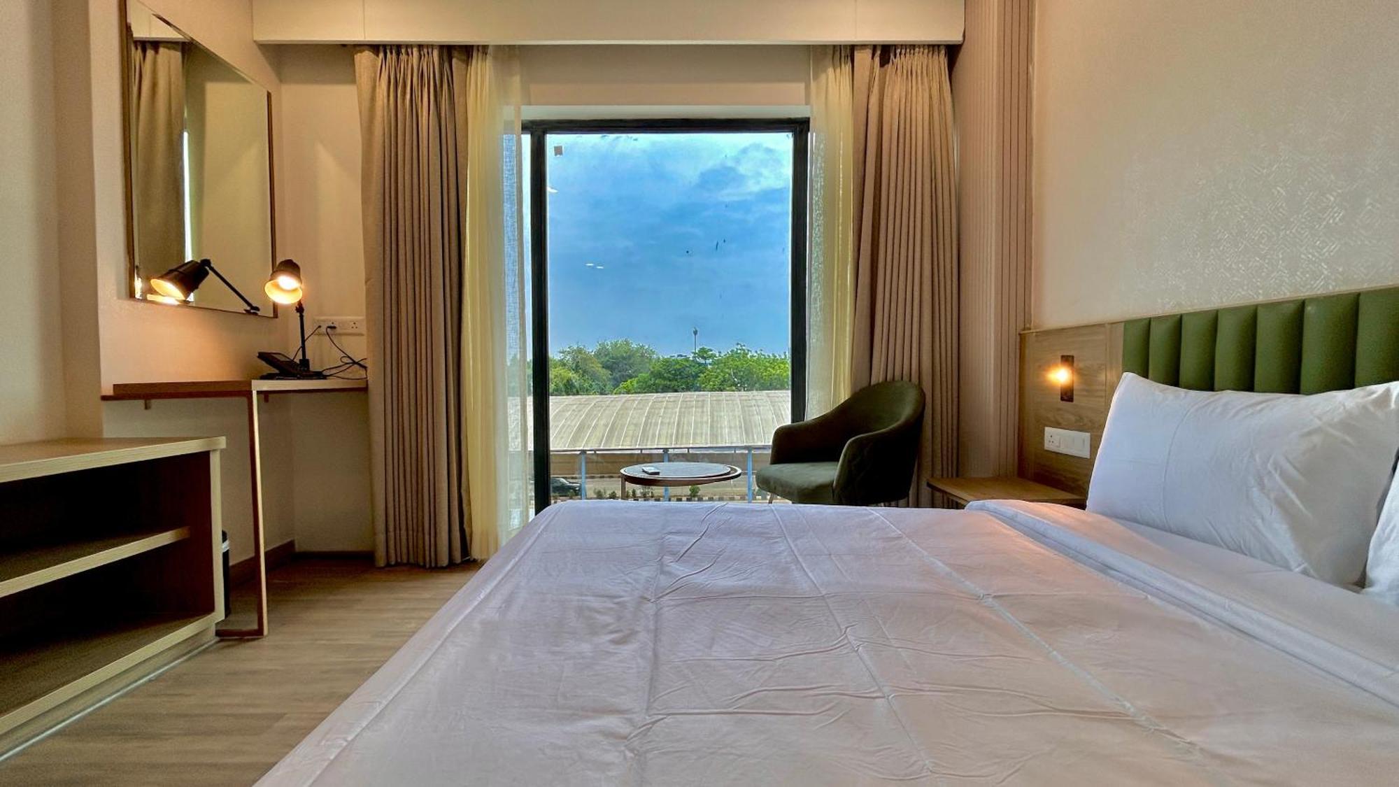 Hotel Limon & Banquet Sector 29, คูร์เคาน์ ภายนอก รูปภาพ