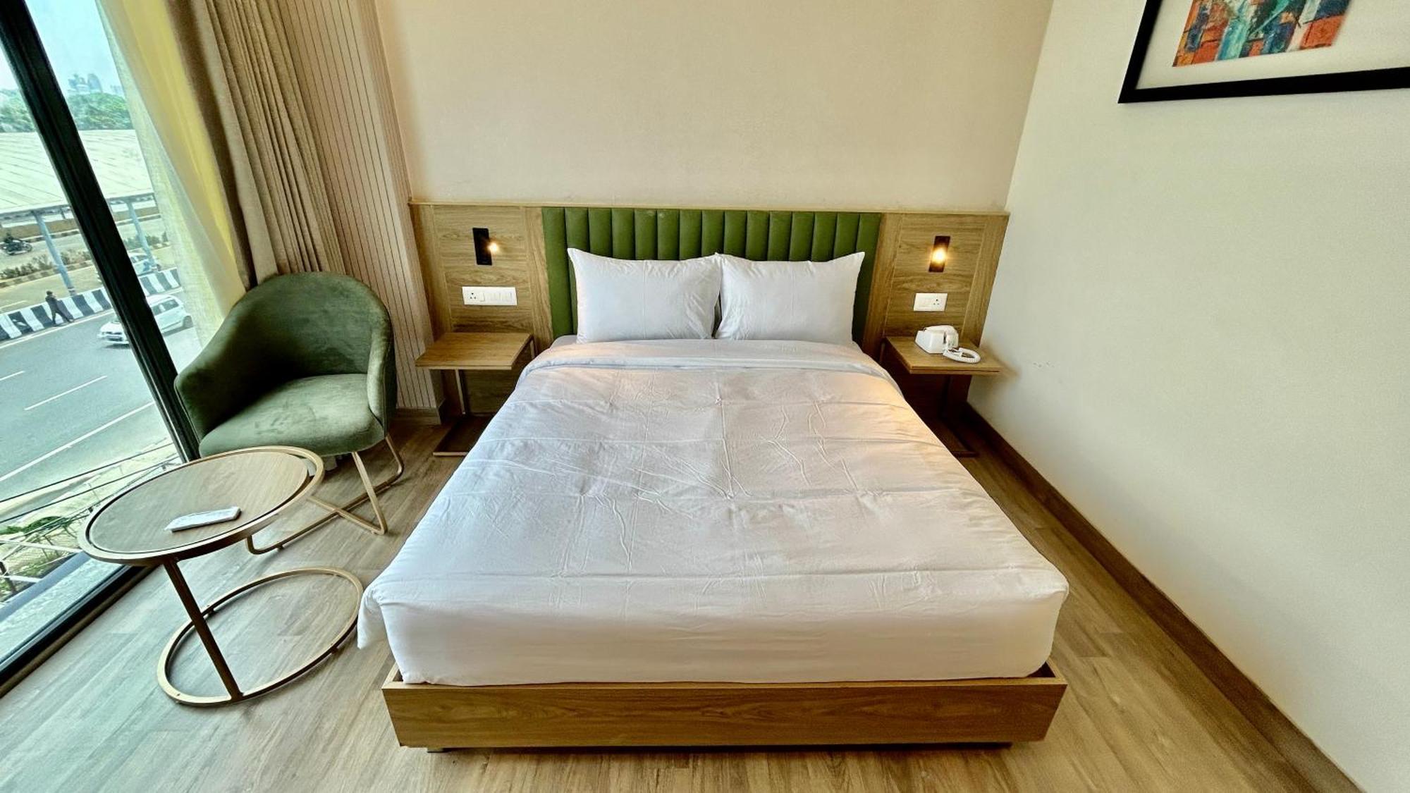 Hotel Limon & Banquet Sector 29, คูร์เคาน์ ภายนอก รูปภาพ