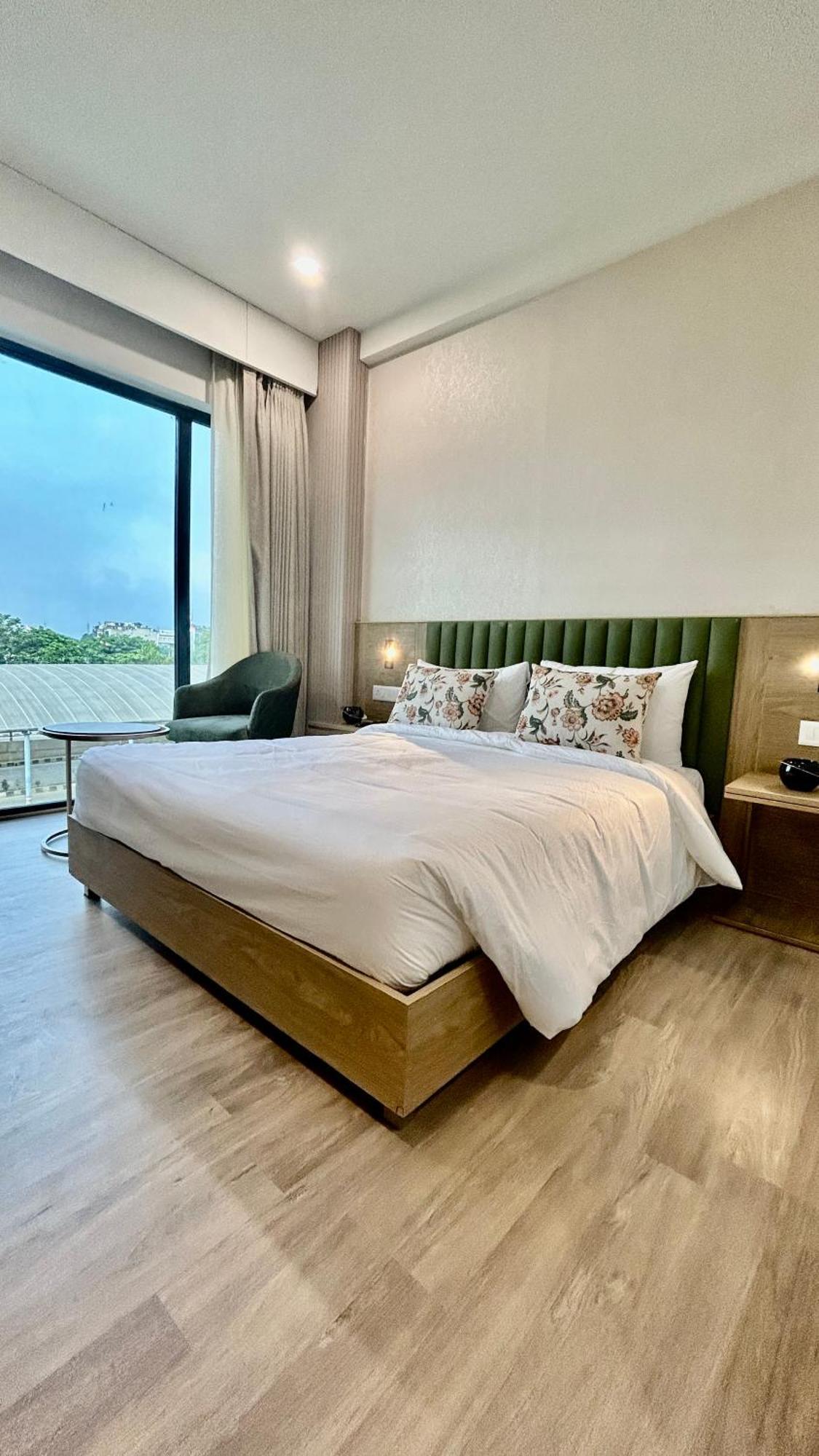 Hotel Limon & Banquet Sector 29, คูร์เคาน์ ภายนอก รูปภาพ